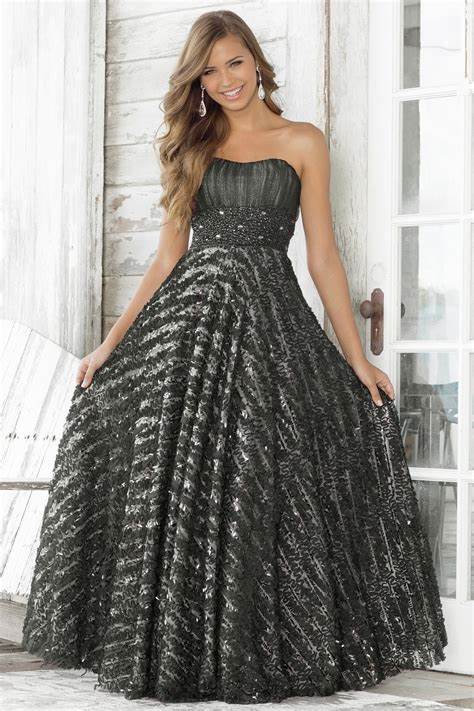 Be a Showstopper at Prom: Embrace Your Unique Style with Short and Long Prom Dresses