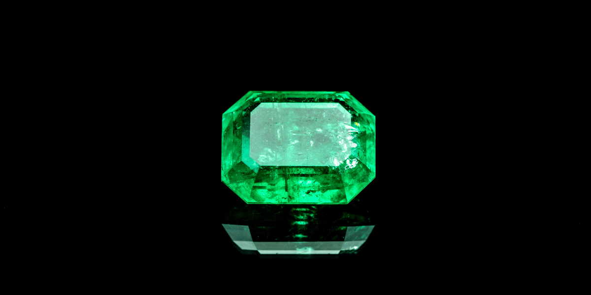 Emerald: Meanings, Properties and Powers