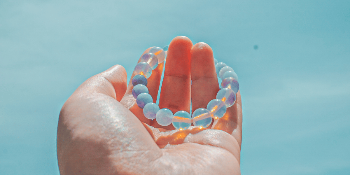 Rainbow Moonstone Meaning, Properties and Uses
