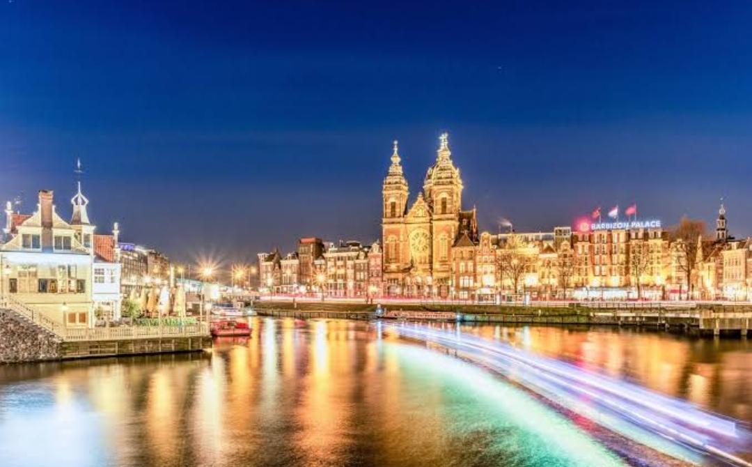 Amsterdam’s Waterfront Wonders: Exploring the City’s Unique Maritime Heritage
