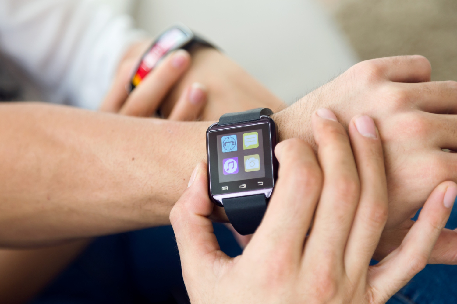 Tech Meets Tradition: The Convergence of Smartwatches, with Modern Lifestyles