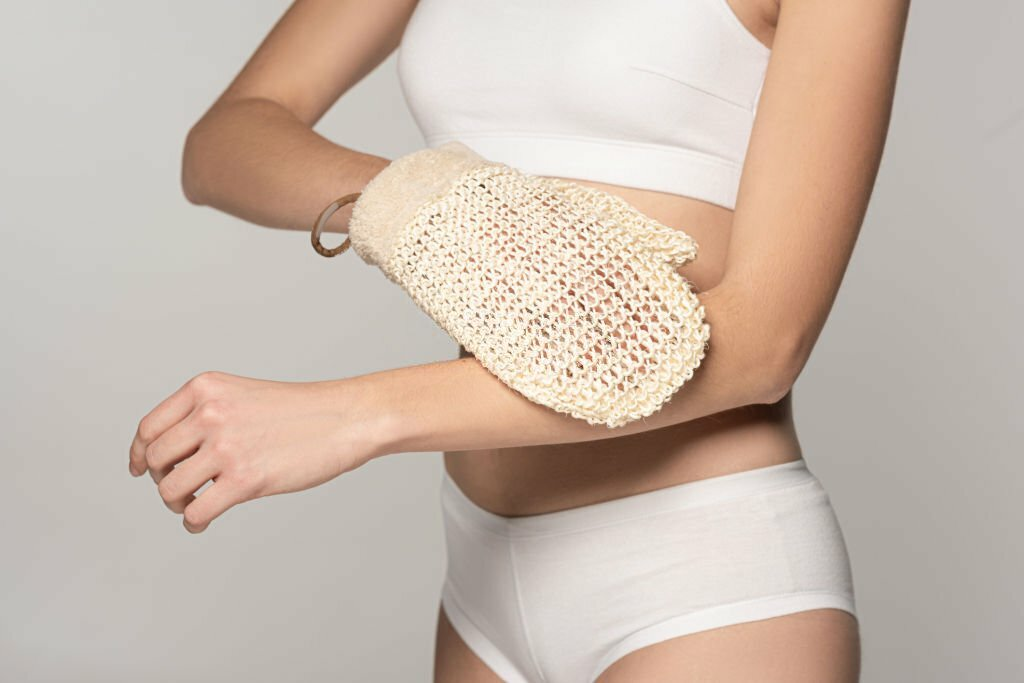 Gentle Exfoliation with Body Scrub Gloves: Perfect for Sensitive Skin