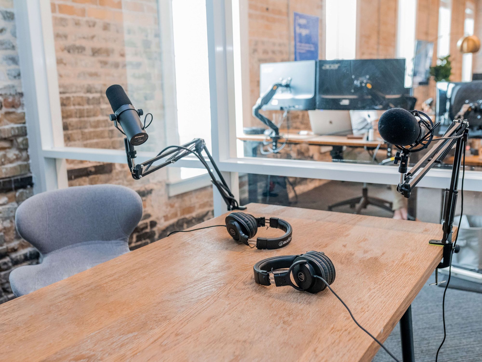 A Beginner’s Guide to Starting Your Podcasting Show