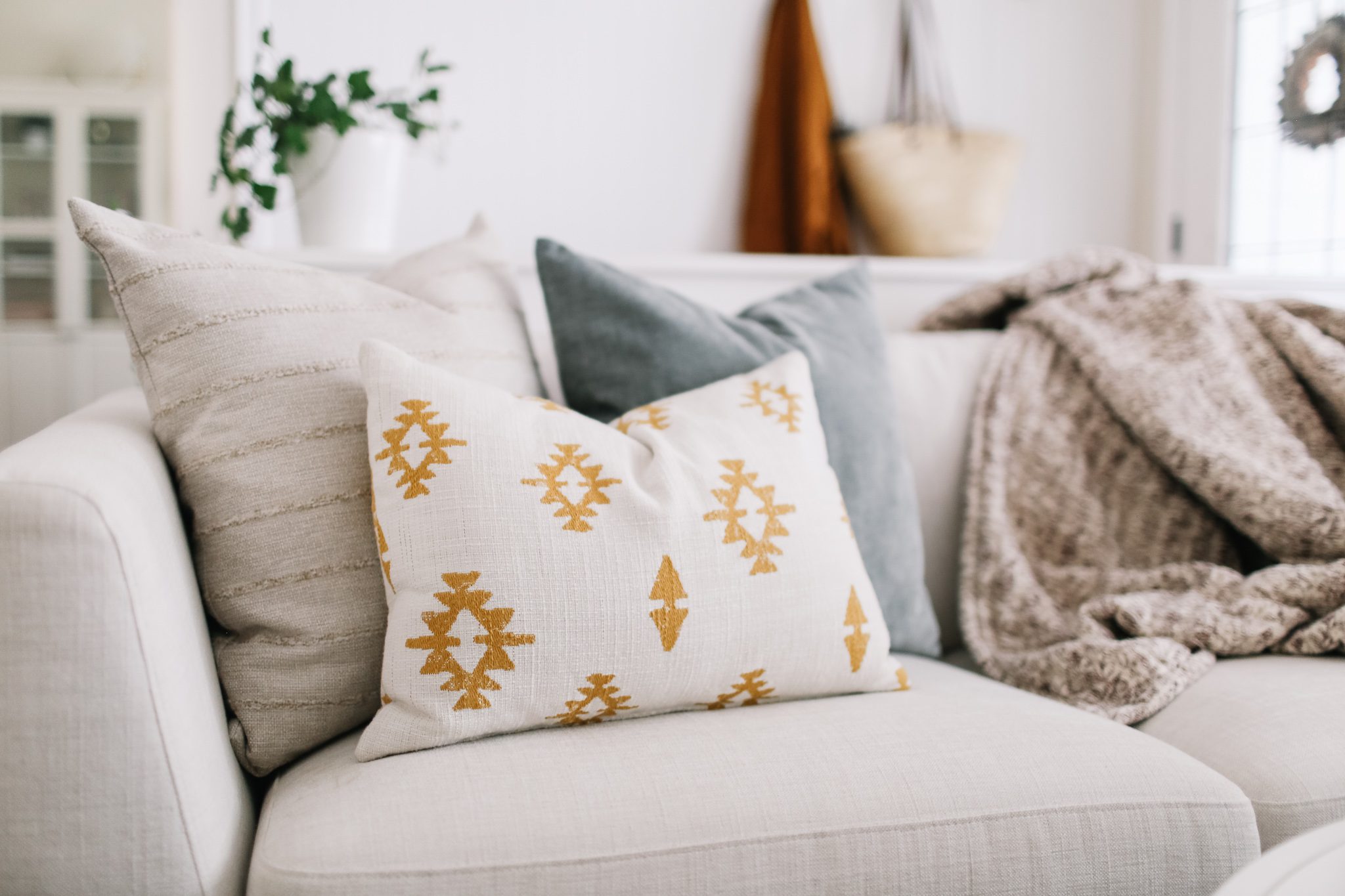 Designing Comfort: Tips for Creating Personalized Custom Throw Pillows