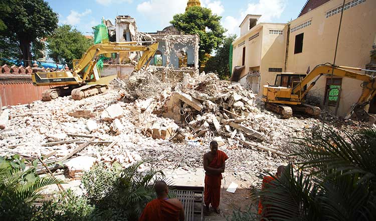 Demolition Deliberations: Choosing the Right Service for Your Project