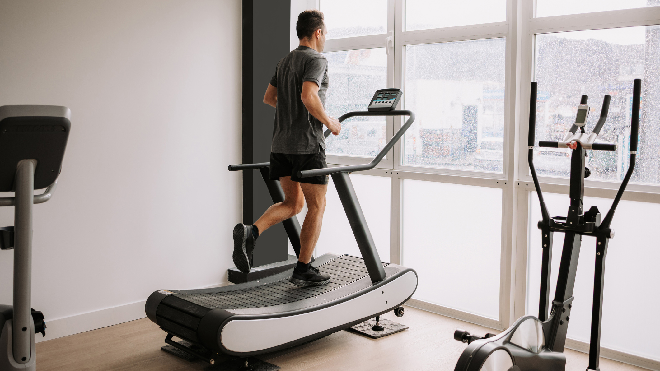 A Comprehensive Guide to Selecting the Perfect Commercial Treadmill for Your Fitness Facility