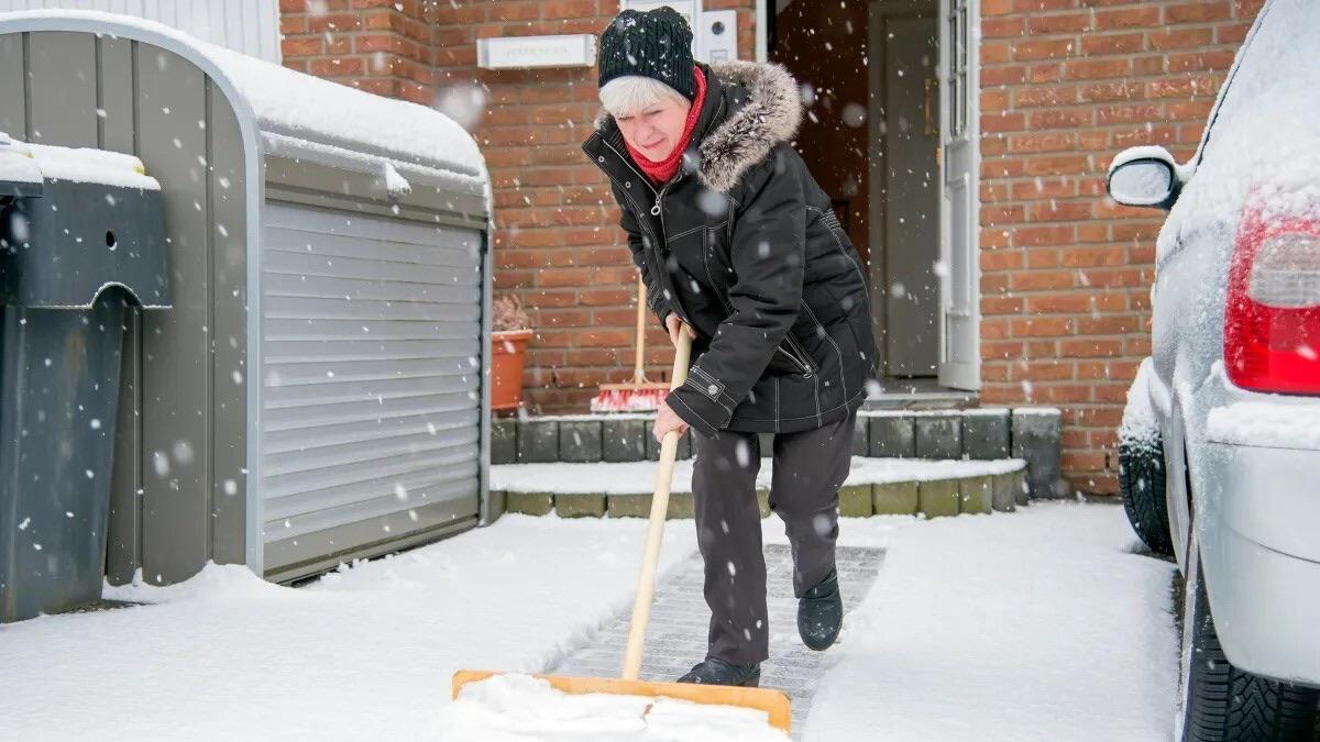 Top 11 Ice and Snow Removal Hacks for Your Home