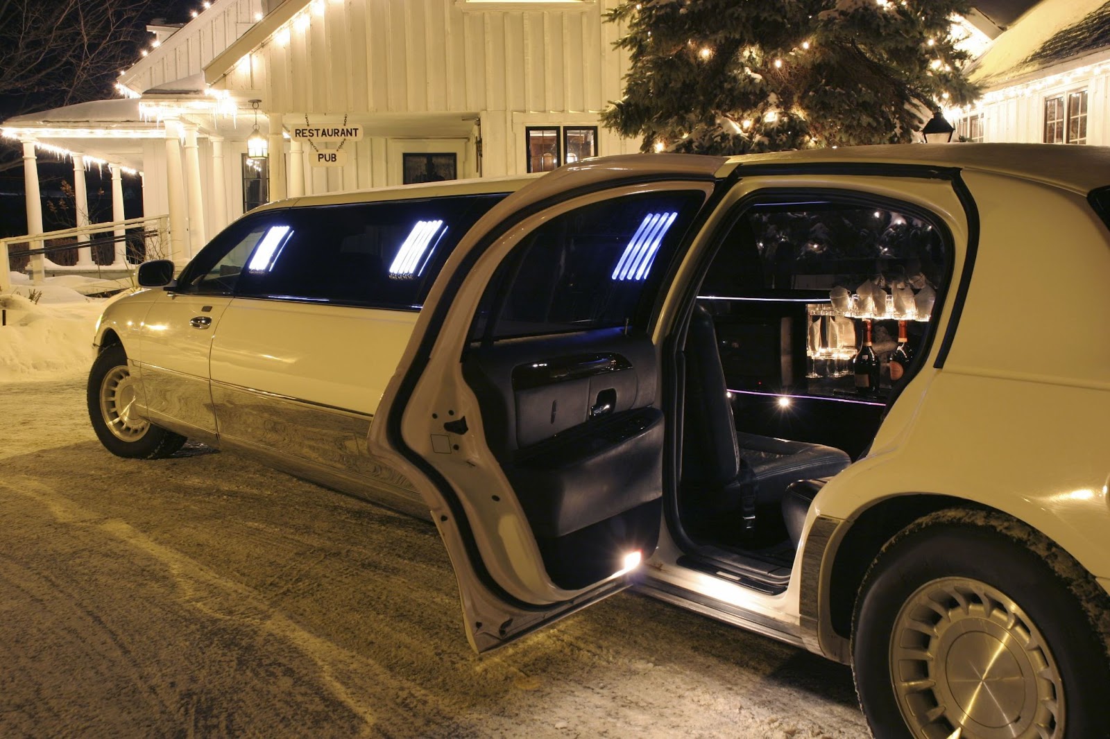 Seattle’s Premier Wedding Limo Service: Arrive in Style
