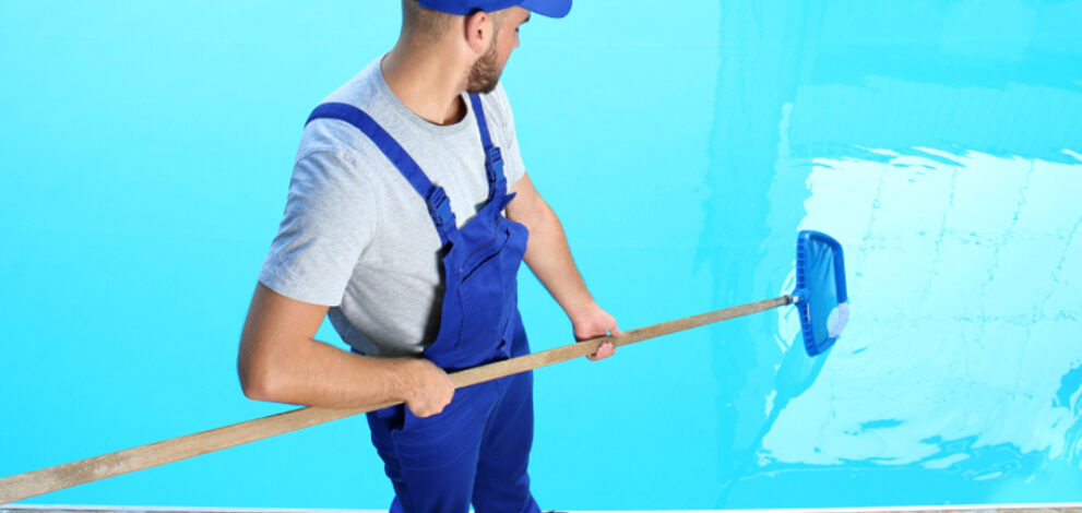 The Benefits of Professional Pool Services Over DIY