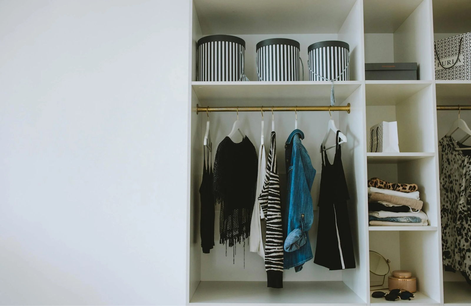 Utilizing Storage Cabinets for Effective Home Organization