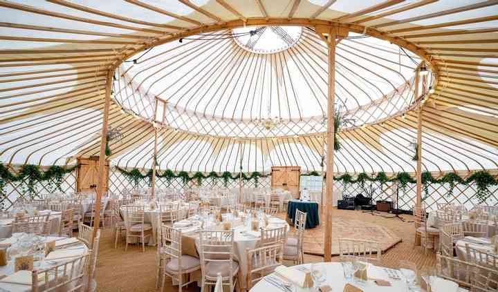 Offering Expert Advice and Insider Tips for Couples Planning Their Elegant Wedding at Evergreen Venue