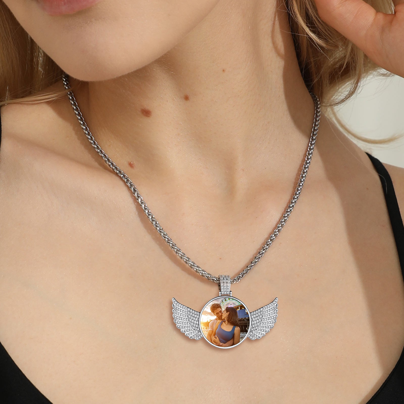 How to Choose the Perfect Angel Chain with Picture for Any Occasion